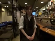 日本女服務生被晚餐客人狠操